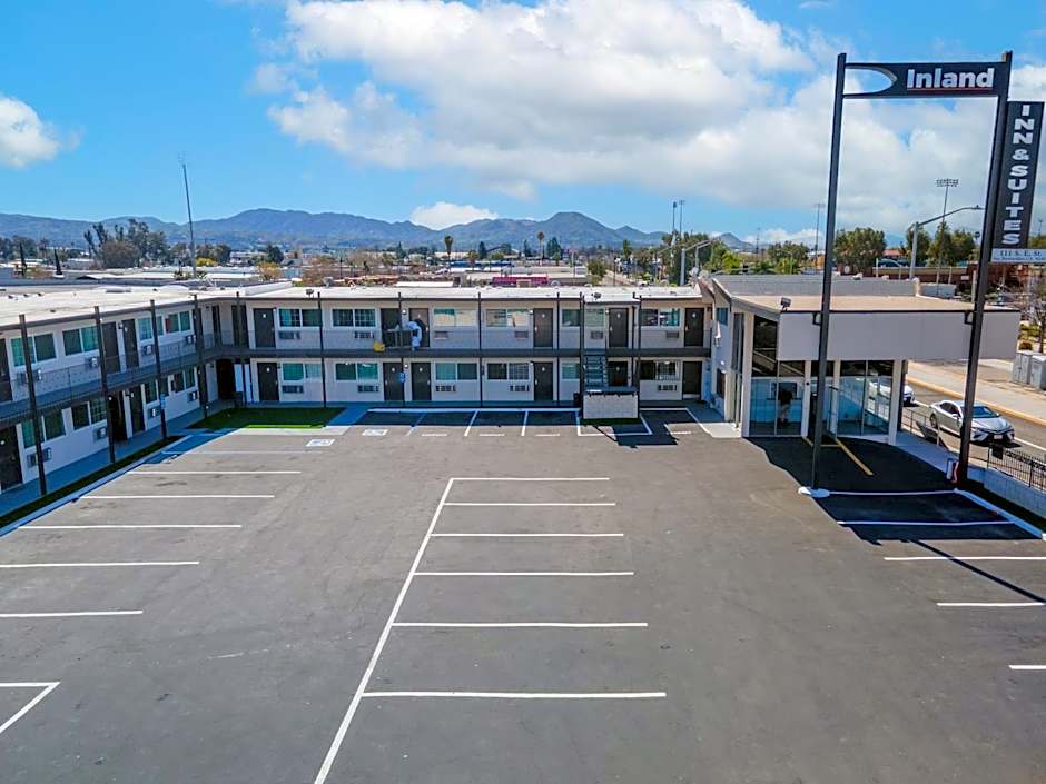 Inland Inn & Suites