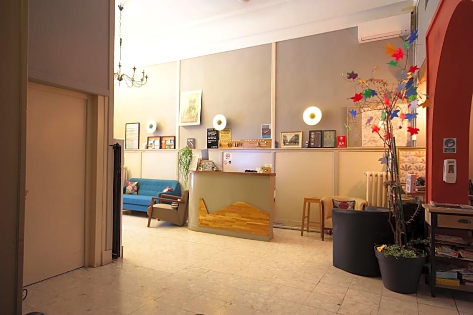 Hôtel Des Arts, Artisanal et Indépendant