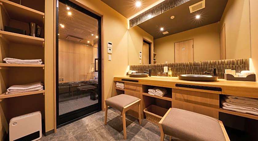 Rinn Shirakawa South
