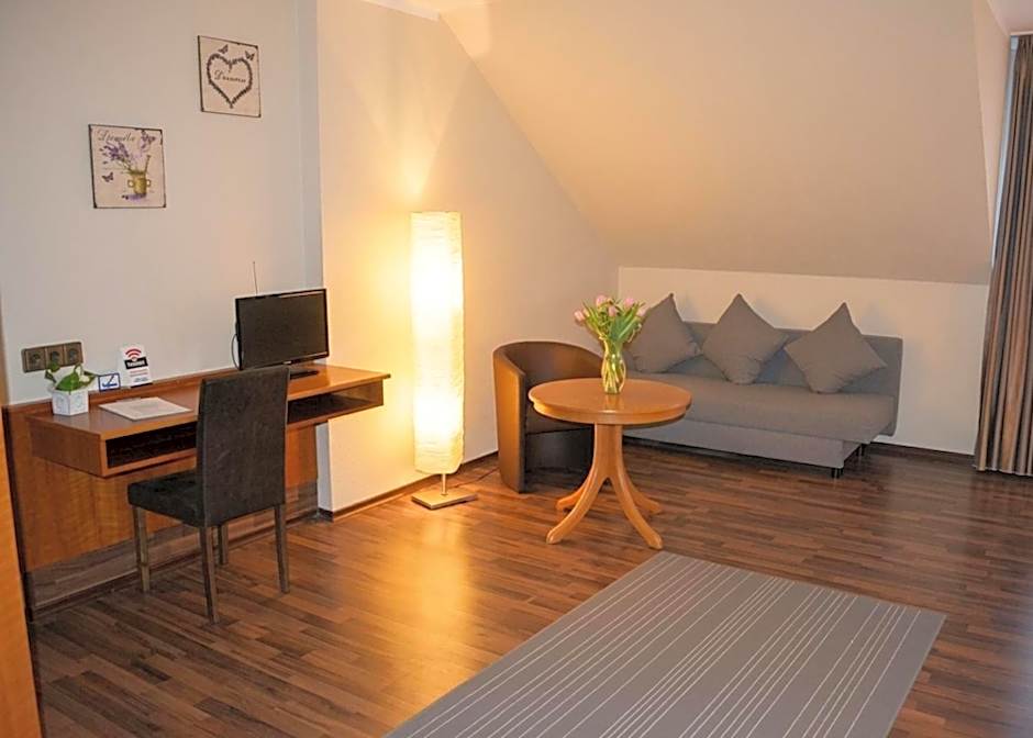 Private Rooms with Free Parking & 24h Self Check-in