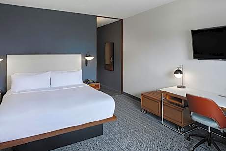 Deluxe King Room with Sofa Bed and Adapted Tub - Mobility Accessible