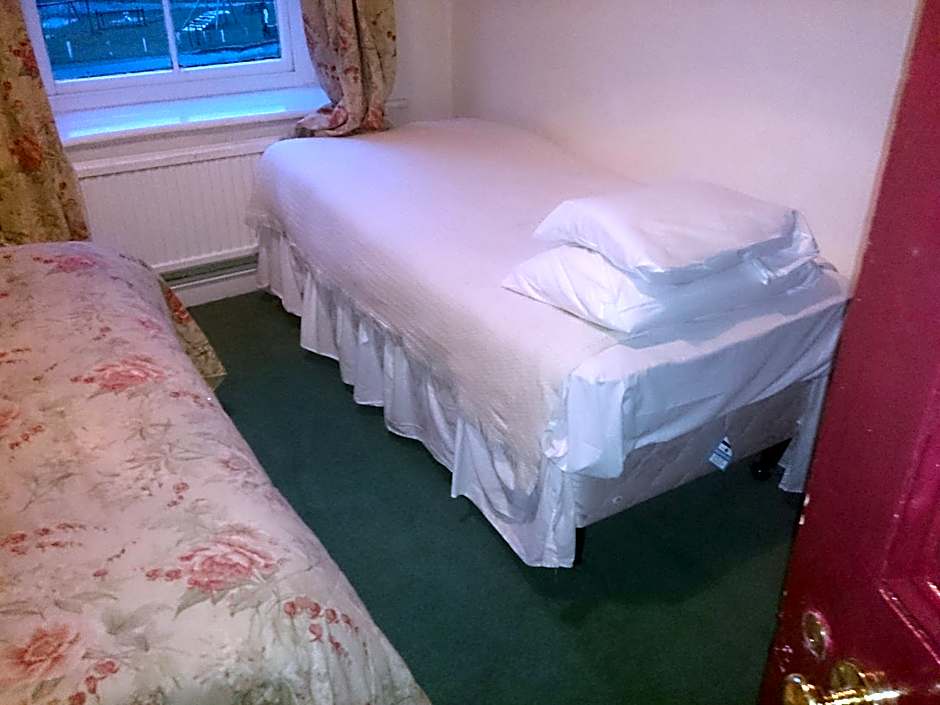 OYO Rose & Crown Hotel