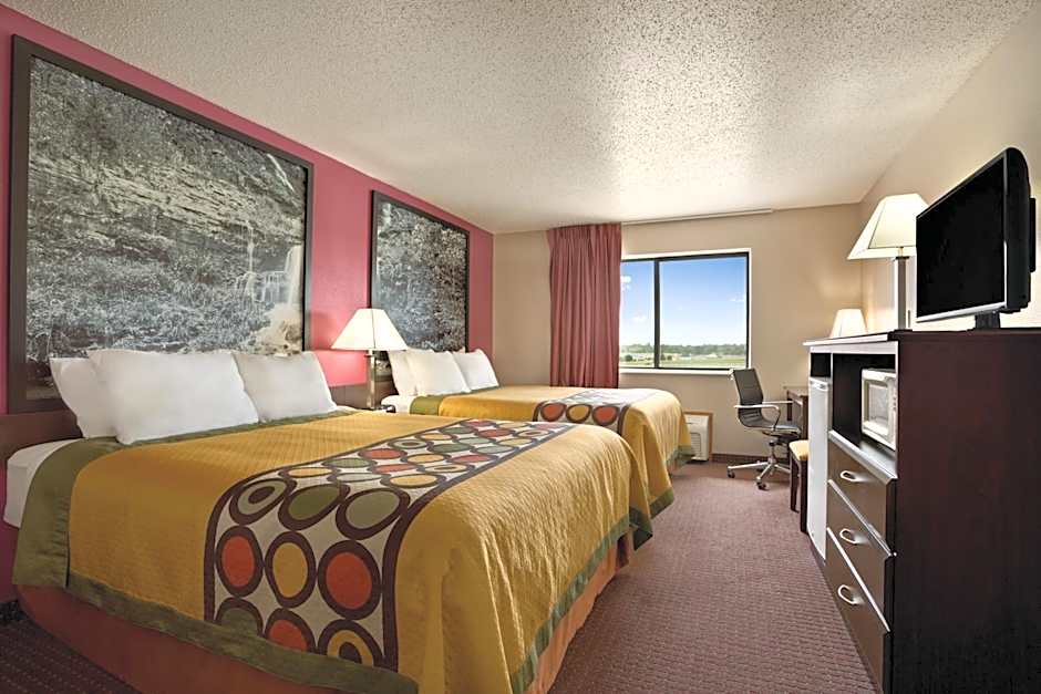 Super 8 by Wyndham Cameron