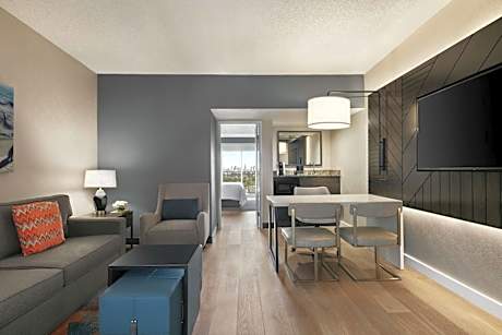 Two-Room King Suite with City View