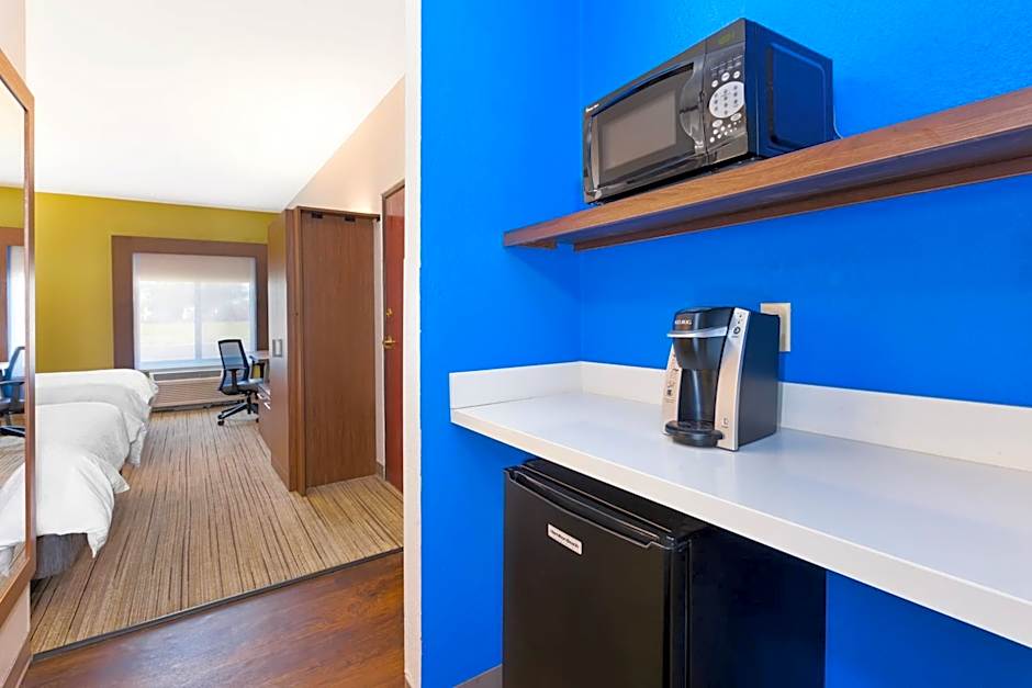 Holiday Inn Express and Suites Three Rivers By IHG