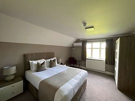 Superior King Room with River View