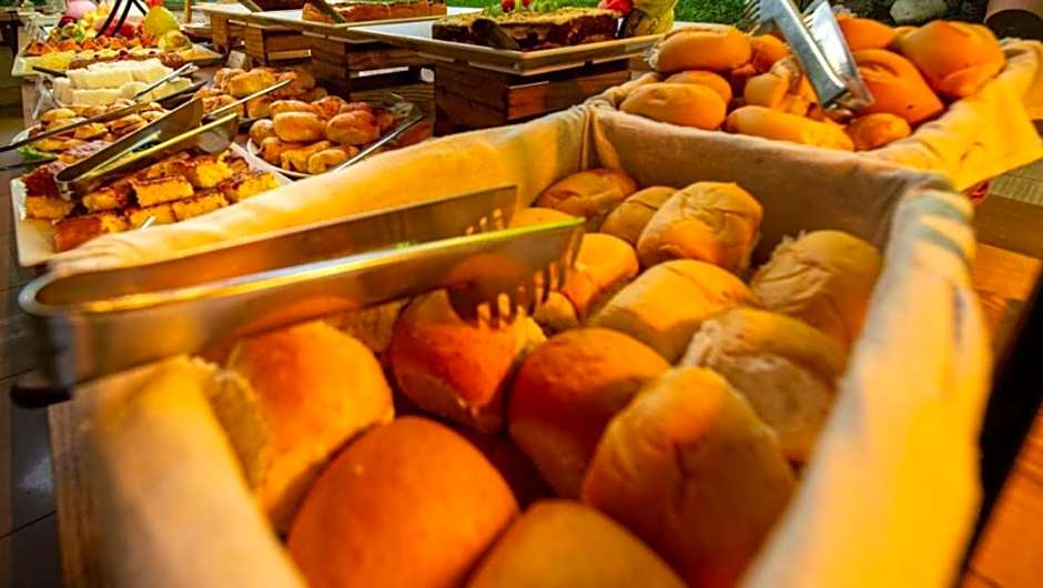 Hotel Golden Dolphin com café da manhã! Piscinas 24h