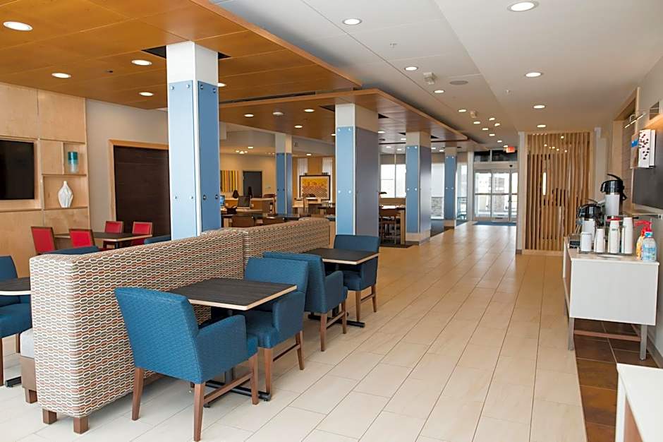 Holiday Inn Express & Suites Marietta By IHG