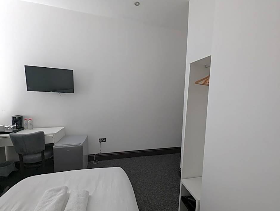 OYO Firs Lodge London Heathrow