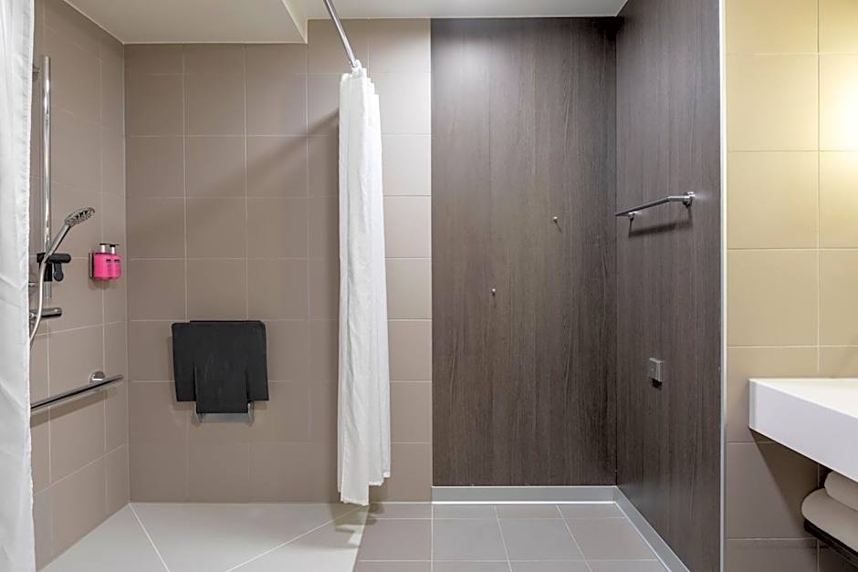 Moxy by Marriott Aberdeen Airport