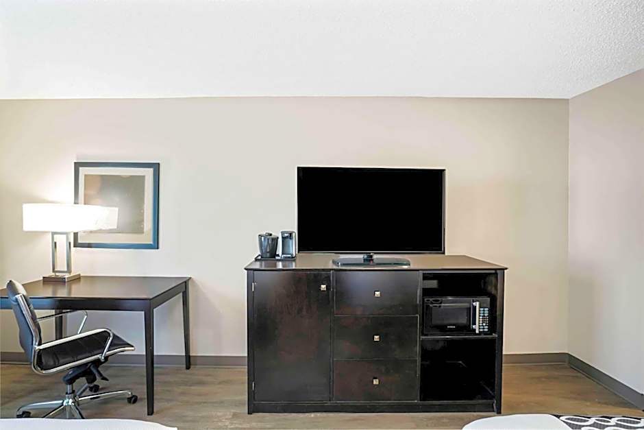 La Quinta Inn & Suites by Wyndham Lebanon