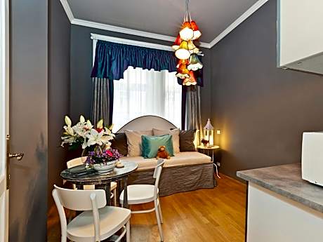 Standard Family One-Bedroom Studio (3 Adults)