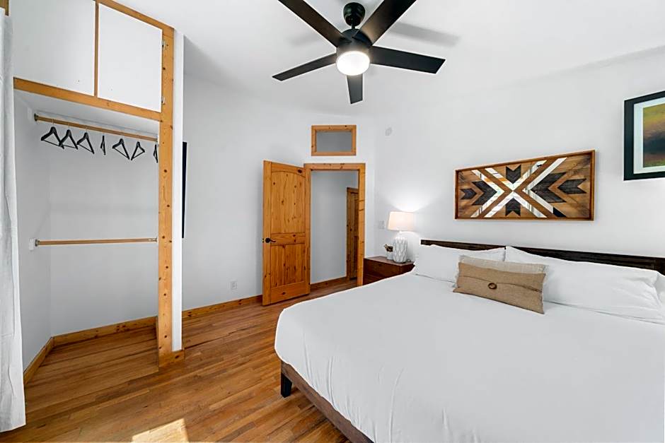 CedarWood Inn