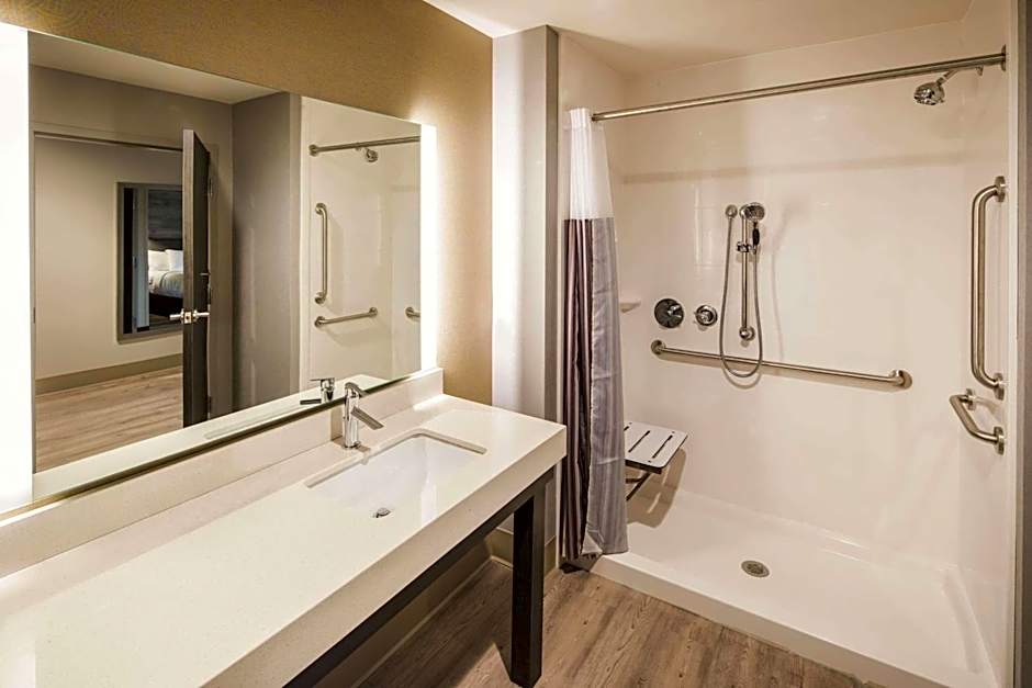 La Quinta Inn & Suites by Wyndham McDonough