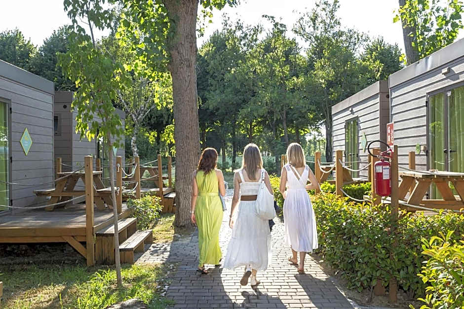 hu Venezia Camping in Town