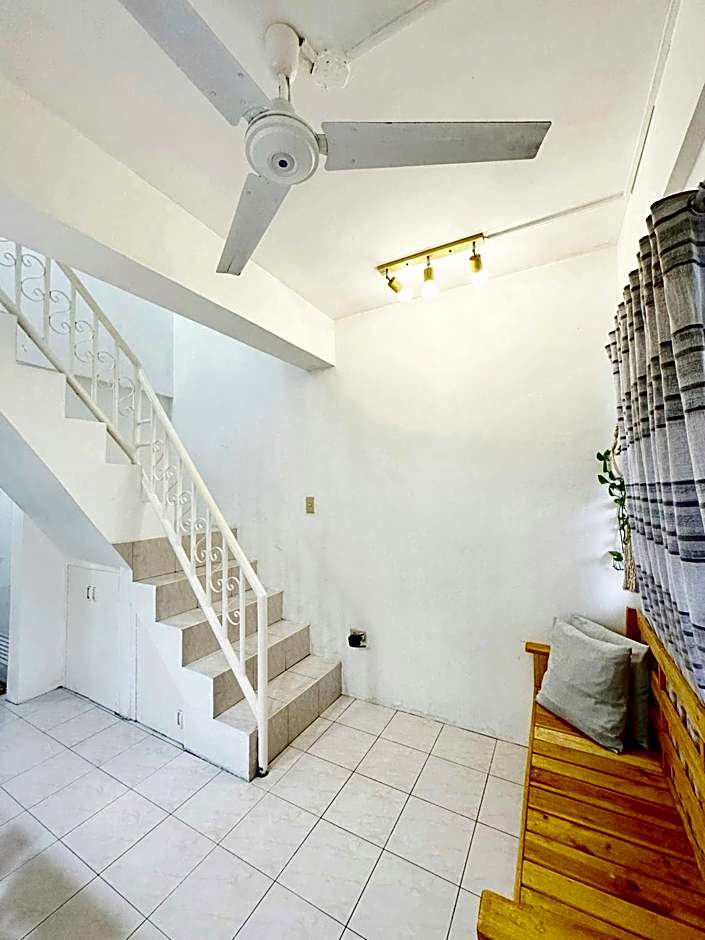 Nomads MNL Backpackers Homestay - near Airport