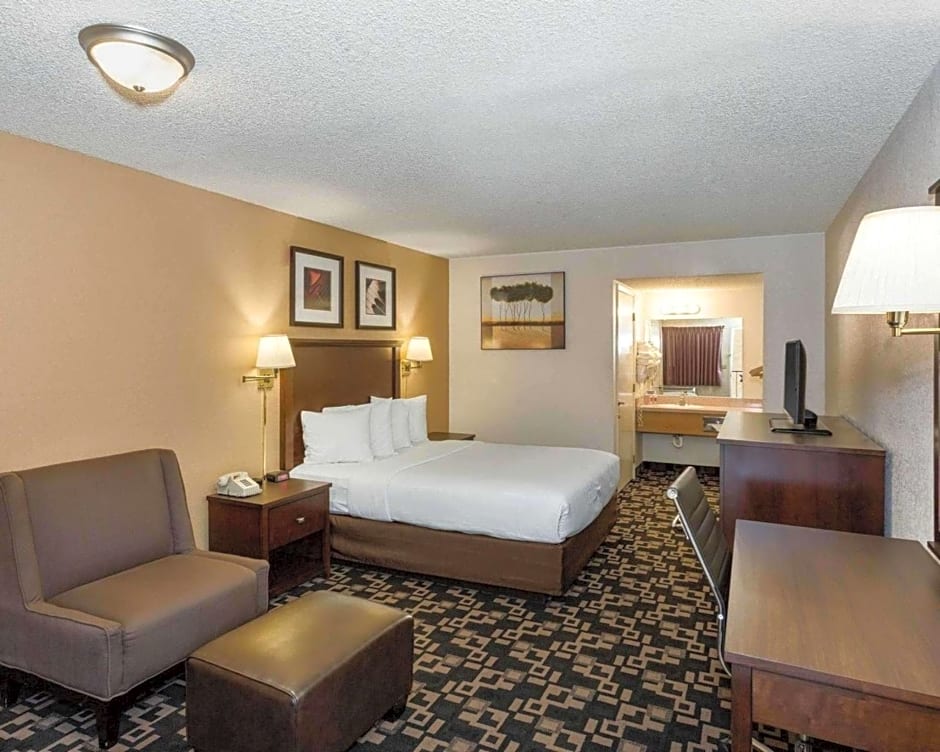 MorningGlory Inn & Suites