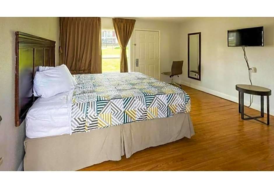 Zdjęcie 1 z 5 — 1 King Bed