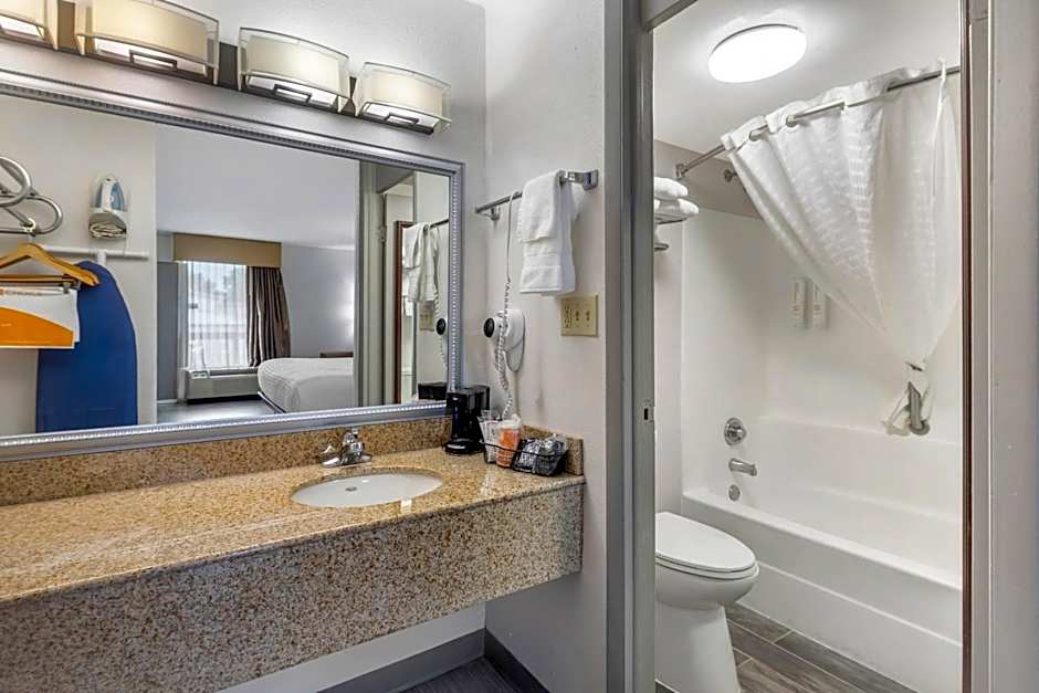 Clarion Pointe Morrow - Atlanta South