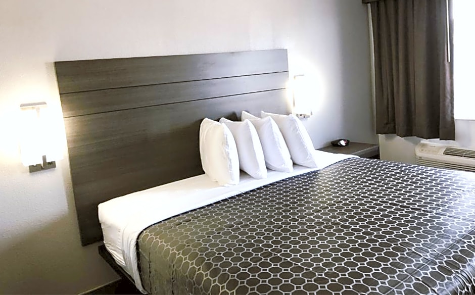Sky Palace Inn By Jasper Near AT & T Center