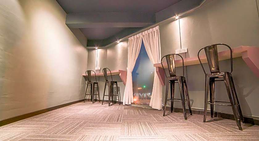 Homy Seafront Hostel