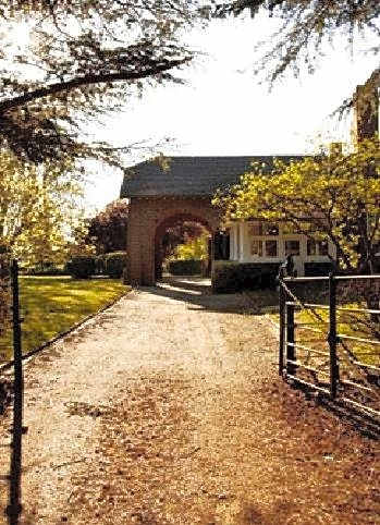 Petersons Armidale Winery and Guesthouse