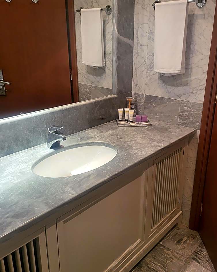 Tower Genova Airport - Hotel & Conference Center