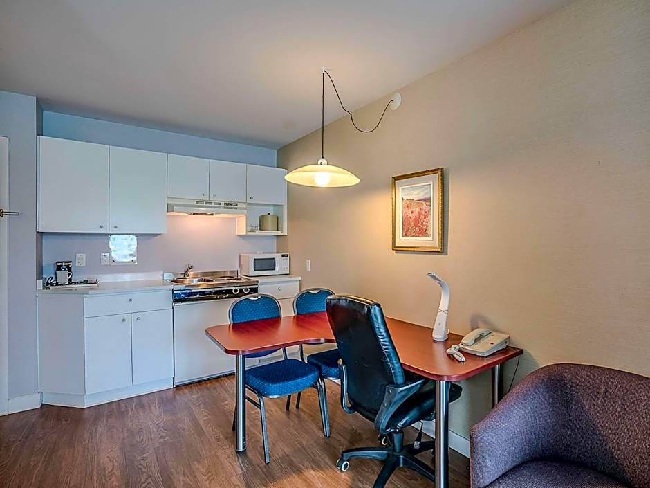 Quality Suites Ste Anne De Beaupre