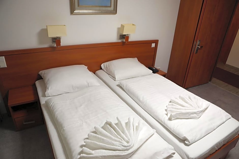 M-A-S-Hotel