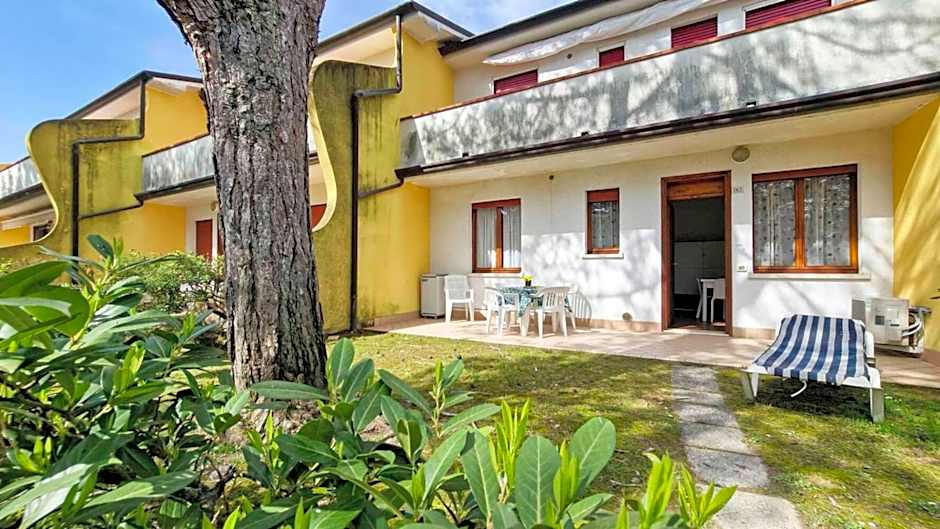 Apartment for 6 People With Shared Pool Close to the Sea - By Beahost Rentals