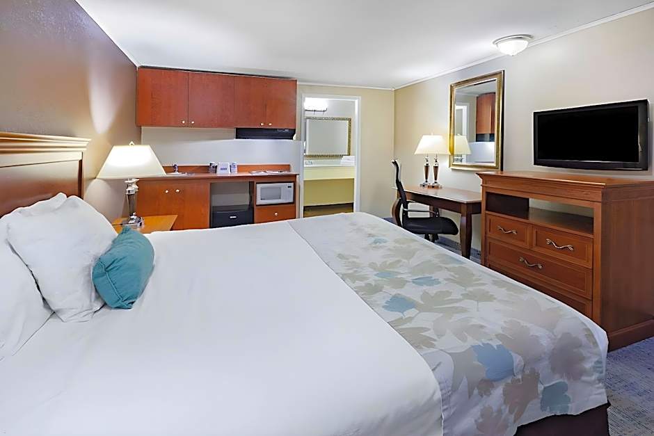 Travelodge by Wyndham Holland/Toledo – Holland, OH