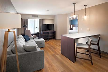 One-Bedroom Queen Suite