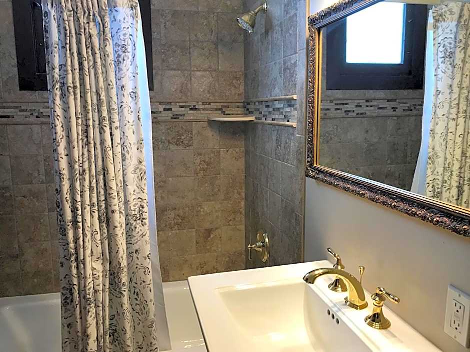 Riverside Hot Springs Inn & Spa - Adults Only