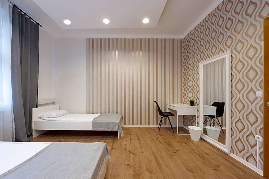ROYAL ROOMS***