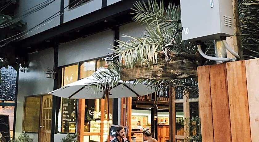 Lipe - Bloom Cafe and Hostel
