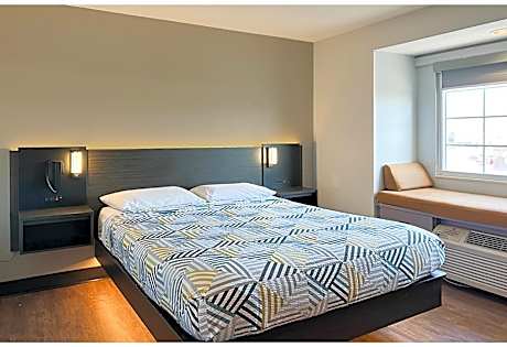 1 Queen Bed | Mobility Accessible Tub Nsmk