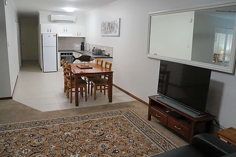 Airlie Seaview Apartments