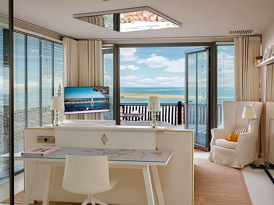 Hotel La Co(o)rniche