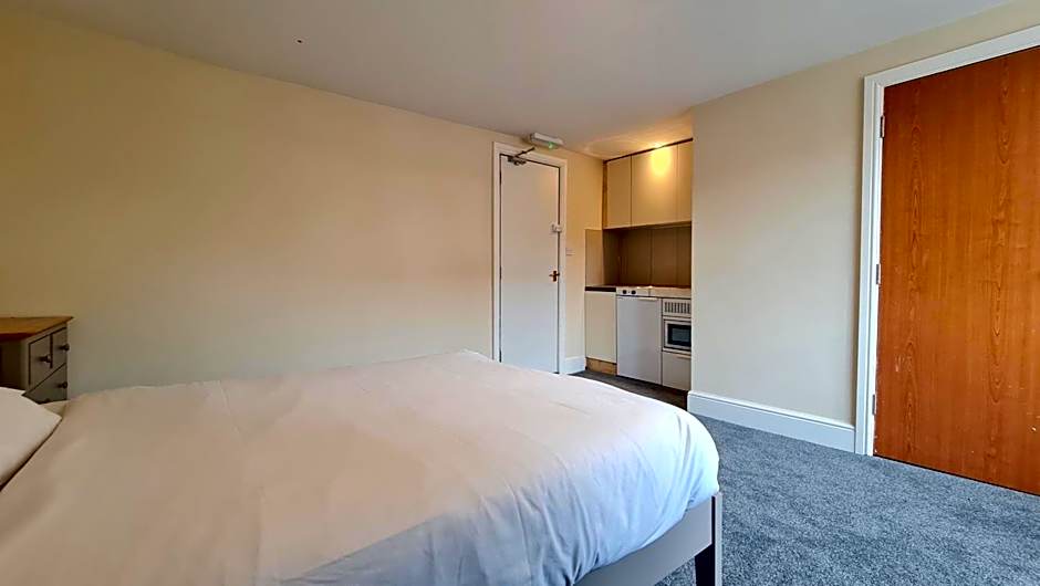 Grace Apartments - Living Rock