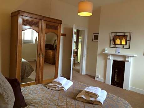 Deluxe One-Bedroom Apartment