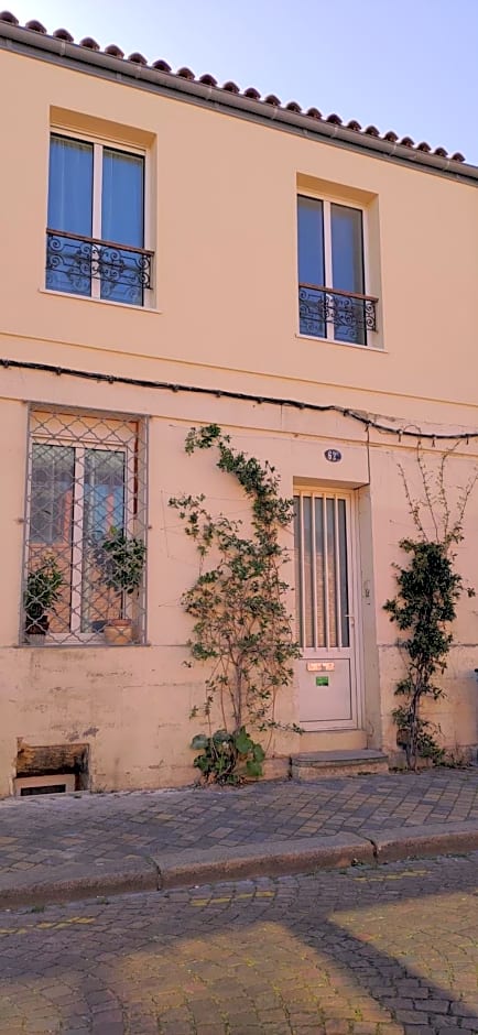 belle chambre sur terrasse à 3 min de la gare