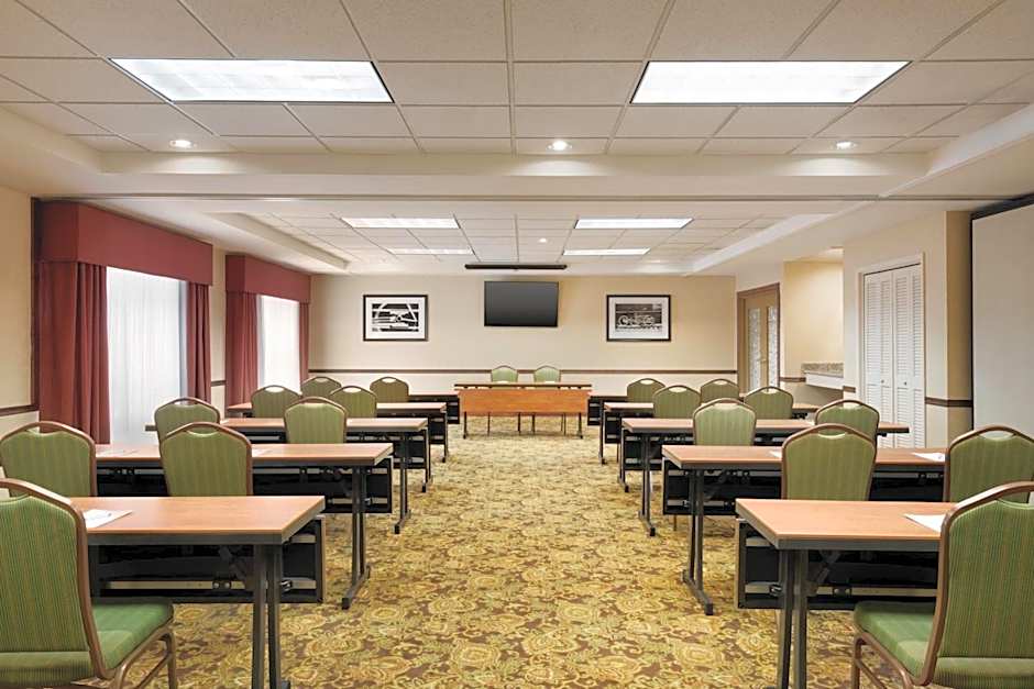 Country Inn & Suites by Radisson, Des Moines West, IA