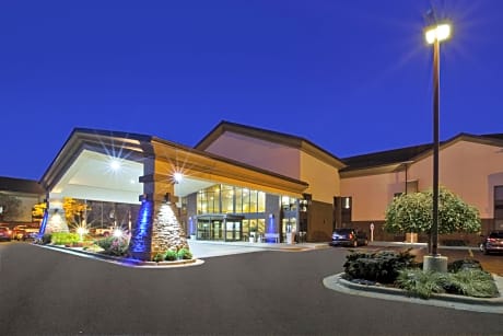 Holiday Inn Express Detroit-Warren/General Motors Technology Center by IHG
