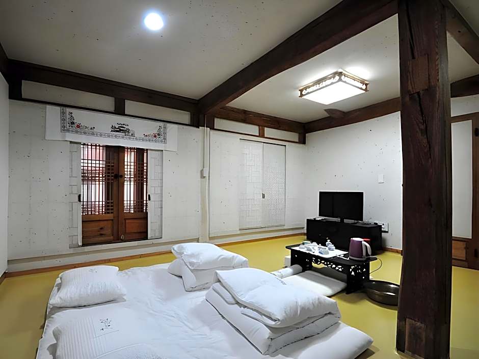 Gallery Jin Hanok Guesthouse