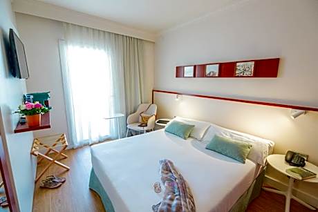 Double or Twin Room with Partial Sea View