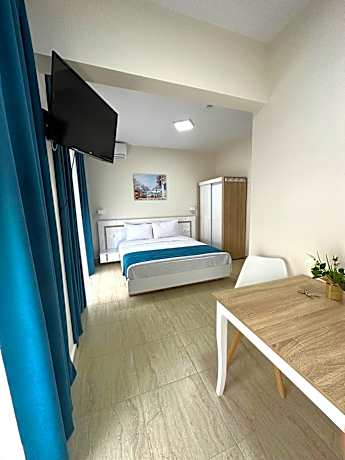 Deluxe Double Room with Side Sea View