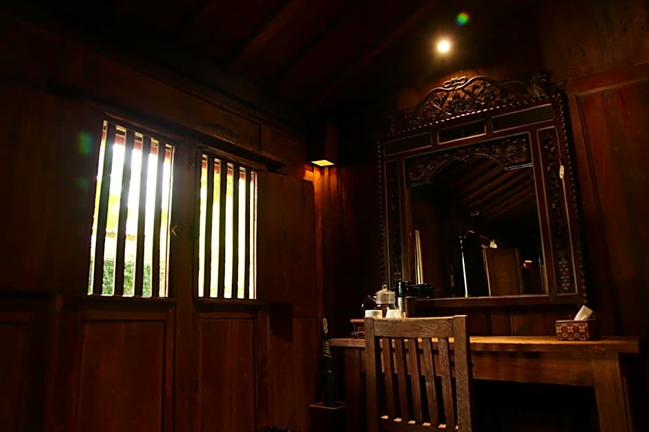 Tembi - Historical Home