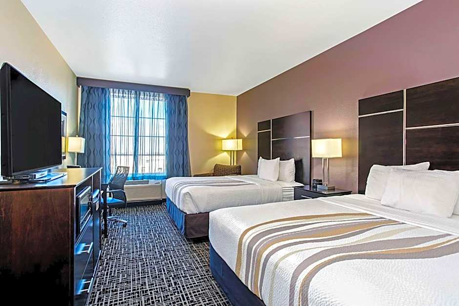 La Quinta Inn & Suites by Wyndham Denver Gateway Park