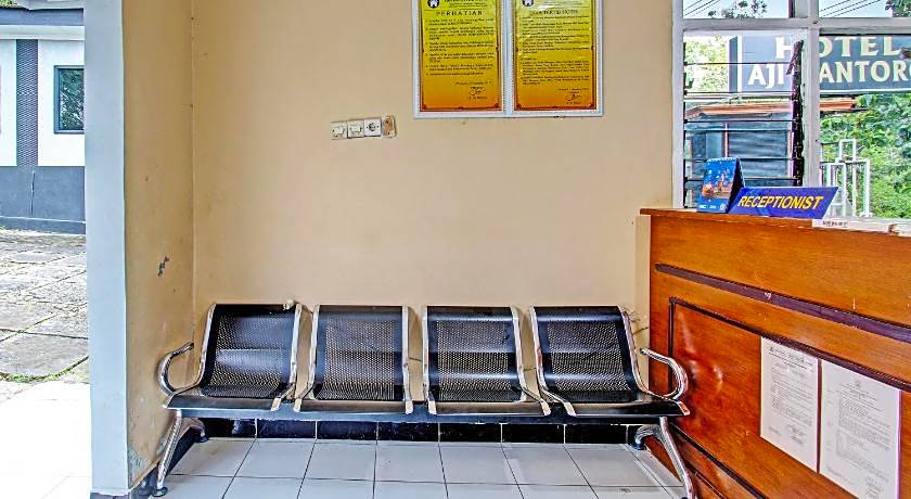 OYO 92287 Hotel Aji Mantoro