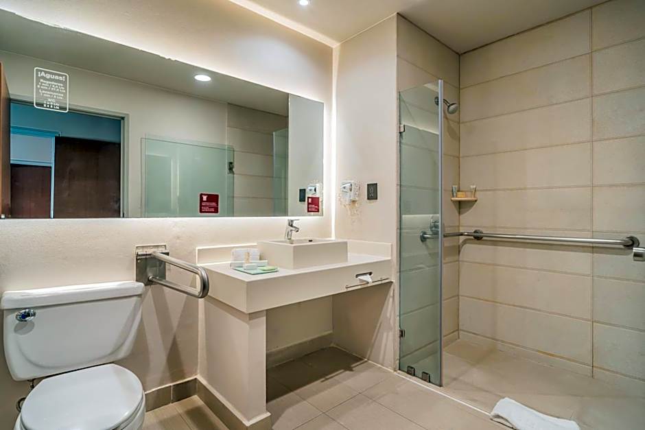 City Express Suites by Marriott Queretaro